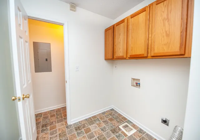 Photo 3 of Single family home for sale at 584 N Vernon St, Spartanburg, SC 29303 | MLS# SPN341409 | Listing updated on 2026-10-15