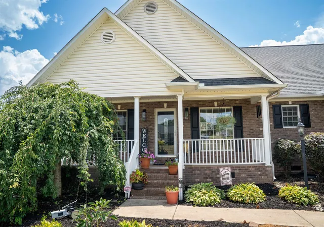 Photo 3 of Single family home for sale at 141 Sugar Hl Ct, Boiling Springs, SC | MLS# SPN341420 | Listing updated on 2026-10-09