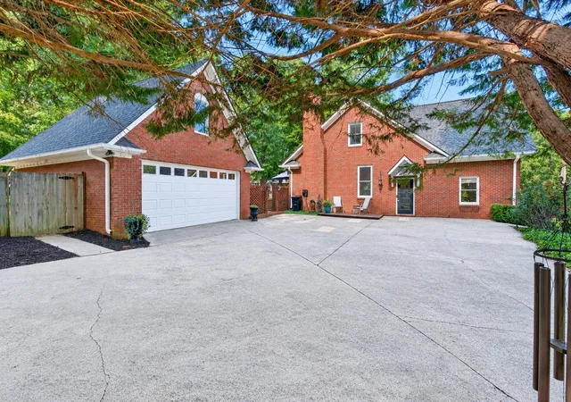 Photo 2 of Single family home for sale at 131 Woodridge Dr, Spartanburg, SC 29301 | MLS# SPN341421 | Listing updated on 2026-09-07