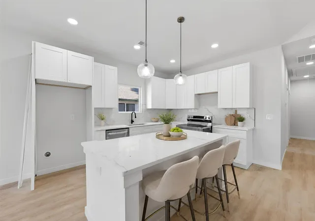 Photo 4 of Single family home for sale at 579 Bee St, Spartanburg, SC 29301 | MLS# SPN341436 | Listing updated on 2026-10-06