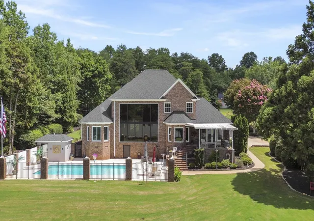 Photo 2 of Single family home for sale at 227 Woodlake Dr, Spartanburg, SC 29301 | MLS# SPN341444 | Listing updated on 2026-09-08