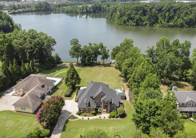 Photo 3 of Single family home for sale at 227 Woodlake Dr, Spartanburg, SC 29301 | MLS# SPN341444 | Listing updated on 2026-09-08