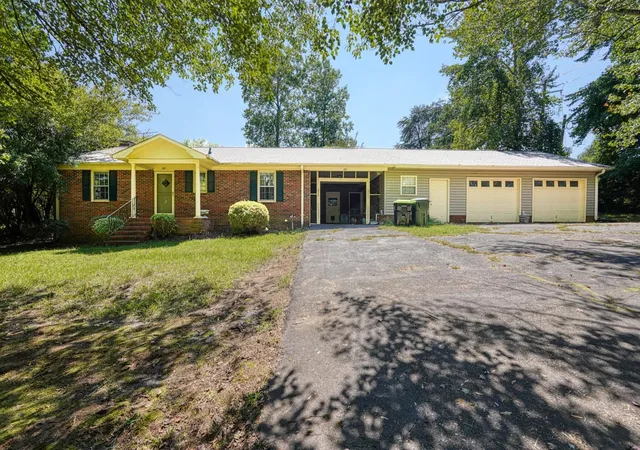 Photo 1 of Single family home for sale at 100 Carpenter Dr, Landrum, SC 29356 | MLS# SPN341465 | Listing updated on 2026-09-23