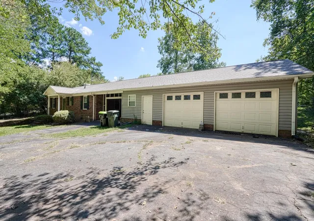 Photo 2 of Single family home for sale at 100 Carpenter Dr, Landrum, SC 29356 | MLS# SPN341465 | Listing updated on 2026-09-23