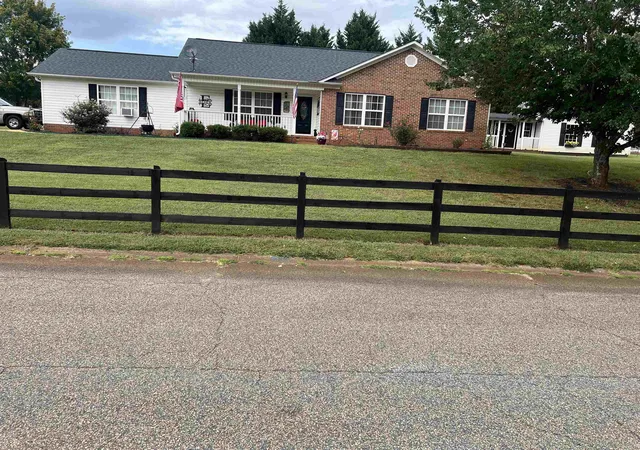 Photo 1 of Single family home for sale at 231 Summer Lady Ln, Boiling Springs, SC 29316 | MLS# SPN341478 | Listing updated on 2026-09-10