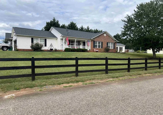 Photo 2 of Single family home for sale at 231 Summer Lady Ln, Boiling Springs, SC 29316 | MLS# SPN341478 | Listing updated on 2026-09-10