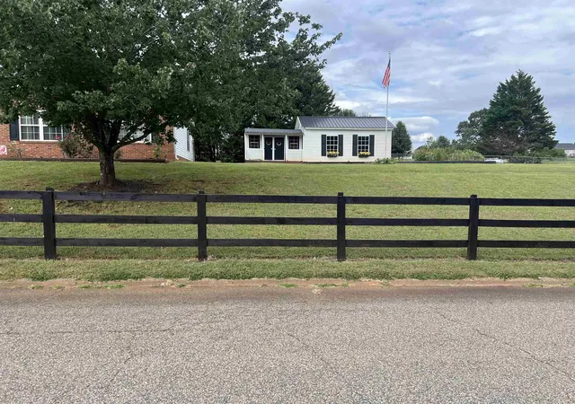 Photo 3 of Single family home for sale at 231 Summer Lady Ln, Boiling Springs, SC 29316 | MLS# SPN341478 | Listing updated on 2026-09-10