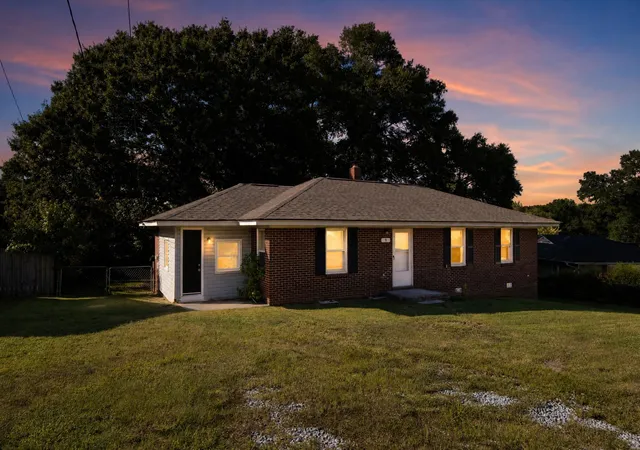 Photo 3 of Single family home for sale at 9 Delores St, Greenville, SC 29605 | MLS# SPN341547 | Listing updated on 2026-10-05