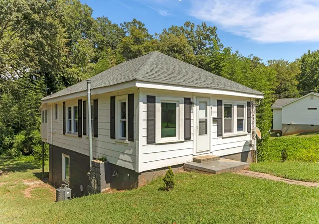 Photo 1 of Single family home for sale at 403 E Jefferies St, Gaffney, SC 29340 | MLS# SPN341576 | Listing updated on 2026-10-08