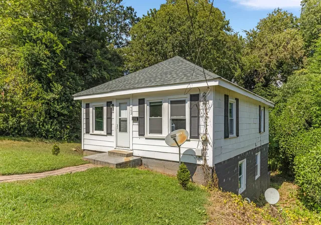Photo 3 of Single family home for sale at 403 E Jefferies St, Gaffney, SC 29340 | MLS# SPN341576 | Listing updated on 2026-10-08