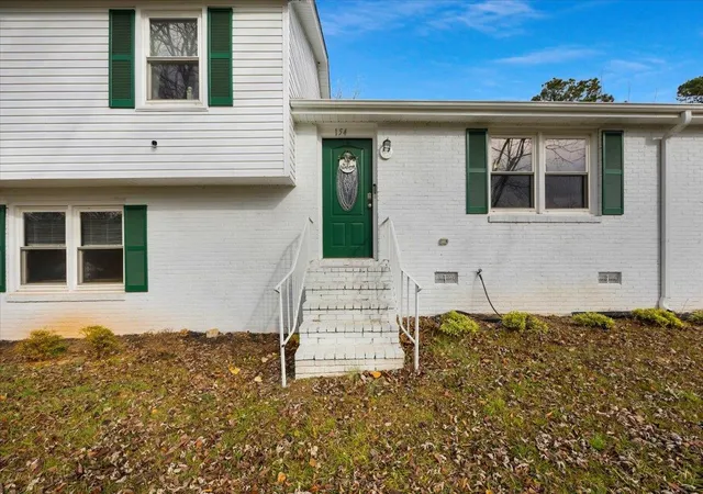 Photo 3 of Single family home for sale at 154 Bristow Ln, Spartanburg, SC 29301 | MLS# SPN341582 | Listing updated on 2026-10-16