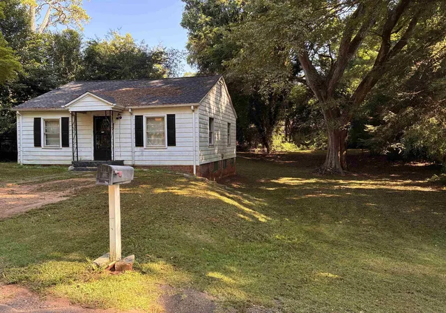 Photo 2 of Single family home for sale at 415 Kentucky Ave, Spartanburg, SC | MLS# SPN341613 | Listing updated on 2026-10-03