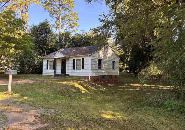 Photo 3 of Single family home for sale at 415 Kentucky Ave, Spartanburg, SC | MLS# SPN341613 | Listing updated on 2026-10-03