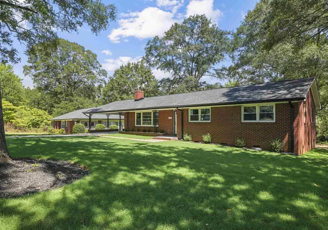 Photo 3 of Single family home for sale at 139 Whittier Pl, Spartanburg, SC 29303 | MLS# SPN341645 | Listing updated on 2026-10-02