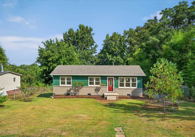 Photo 3 of Single family home for sale at 137 Anderson Dr, Spartanburg, SC | MLS# SPN341692 | Listing updated on 2026-09-13