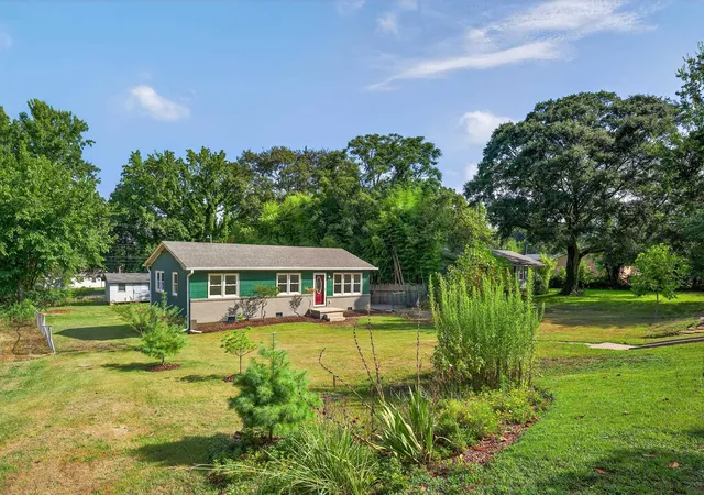 Photo 3 of Single family home for sale at 137 Anderson Dr, Spartanburg, SC | MLS# SPN341692 | Listing updated on 2026-09-13