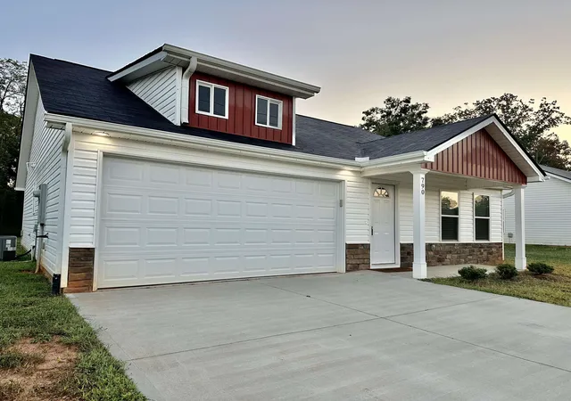 Photo 1 of Single family home for sale at 780 N Trade Ave, Landrum, SC 29356 | MLS# SPN341726 | Listing updated on 2026-10-09