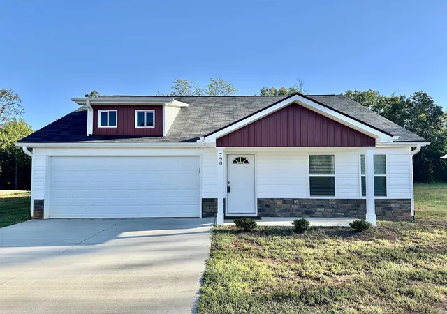 Photo 3 of Single family home for sale at 780 N Trade Ave, Landrum, SC 29356 | MLS# SPN341726 | Listing updated on 2026-10-10