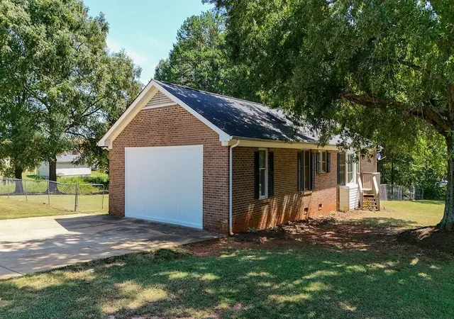 Photo 3 of Sale Pending at 145 Lakeview Dr, Cowpens, SC 29330 | MLS# SPN341740 | Listing updated on 2026-09-20