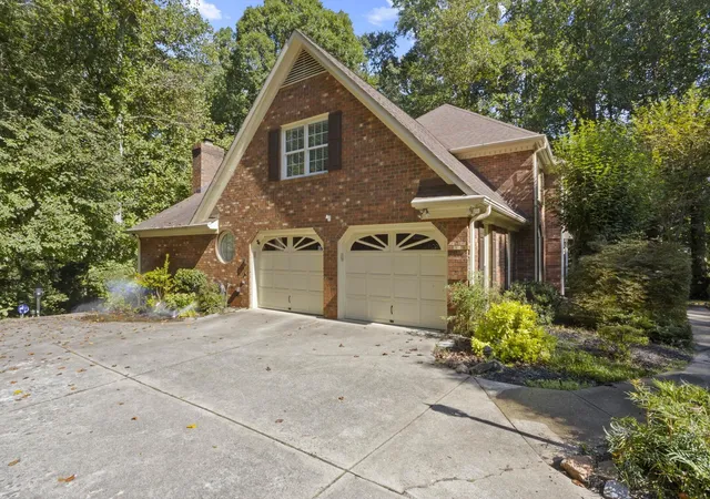 Photo 2 of Single family home for sale at 1228 Shadowood Dr, Spartanburg, SC 29301 | MLS# SPN341799 | Listing updated on 2026-10-18