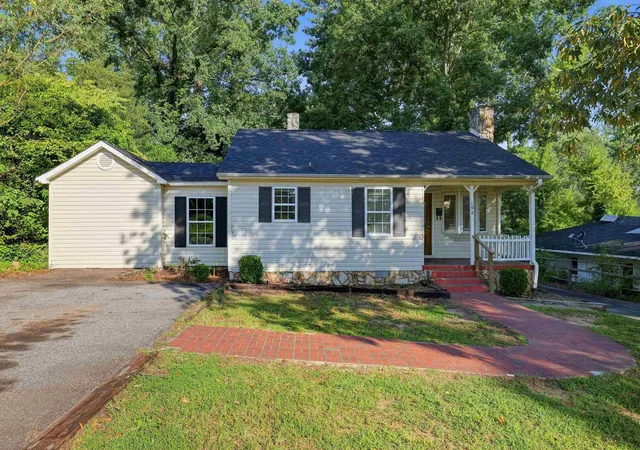 Photo 2 of Single family home for sale at 102 Overbrook Cir, Spartanburg, SC 29306 | MLS# SPN341831 | Listing updated on 2026-10-20