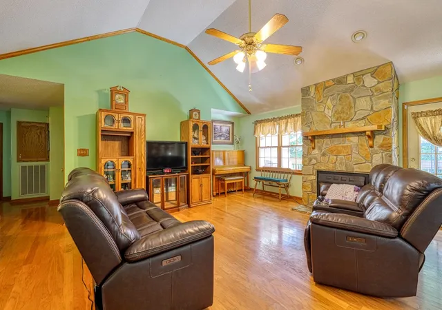 Photo 3 of Single family home for sale at 366 Shallowford Dr, Boiling Springs, SC 29316 | MLS# SPN341848 | Listing updated on 2026-09-17