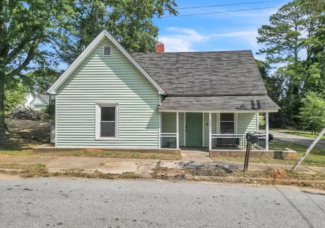 Photo 1 of Single family home for sale at 200 F St, Anderson, SC 29625 | MLS# SPN341905 | Listing updated on 2026-09-20
