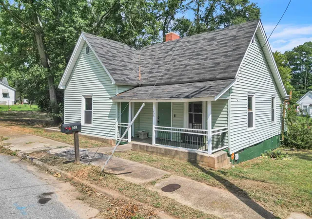 Photo 2 of Single family home for sale at 200 F St, Anderson, SC 29625 | MLS# SPN341905 | Listing updated on 2026-09-20
