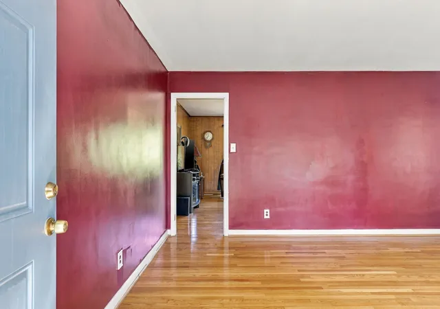 Photo 3 of Single family home for sale at 118 Kensington Dr, Spartanburg, SC 29306 | MLS# SPN341911 | Listing updated on 2026-09-20
