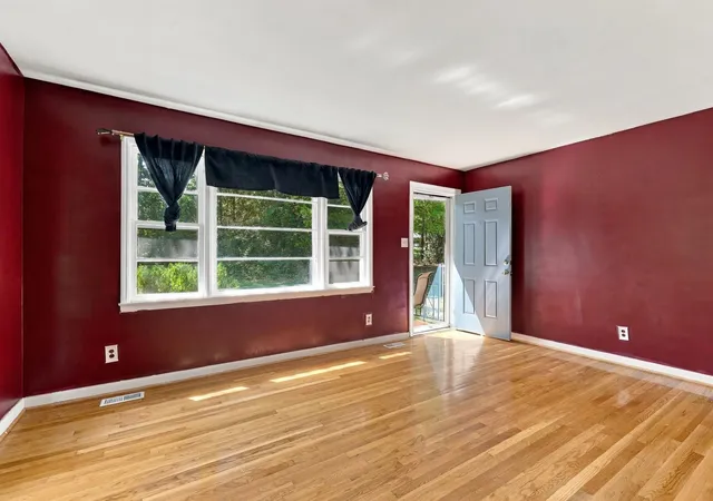 Photo 4 of Single family home for sale at 118 Kensington Dr, Spartanburg, SC 29306 | MLS# SPN341911 | Listing updated on 2026-09-20