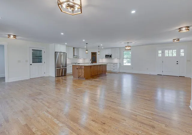 Photo 3 of Single family home for sale at 1041 Motlow School Rd, Campobello, SC 29322 | MLS# SPN341915 | Listing updated on 2026-09-20