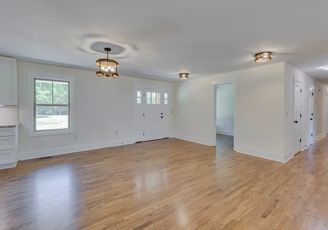 Photo 4 of Single family home for sale at 1041 Motlow School Rd, Campobello, SC 29322 | MLS# SPN341915 | Listing updated on 2026-09-20