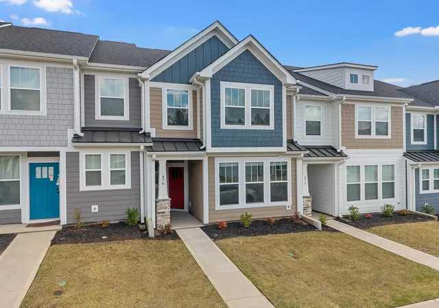Photo 2 of Townhouse for sale at 476 Ml Park Way, Spartanburg, SC 29307 | MLS# SPN341920 | Listing updated on 2026-10-21