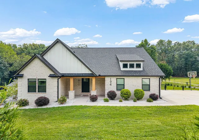 Single family home for sale at 194 Eastberrys Crk Rd, Duncan, SC 29334 | MLS# SPN341956