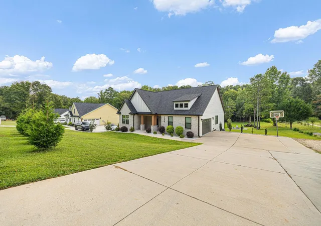 Photo 1 of Single family home for sale at 194 Eastberrys Crk Rd, Duncan, SC 29334 | MLS# SPN341956 | Listing updated on 2026-09-21