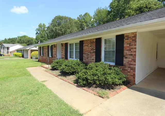 Photo 3 of Single family home for sale at 109 Allen Ct, Boiling Springs, SC 29316 | MLS# SPN341966 | Listing updated on 2026-09-23