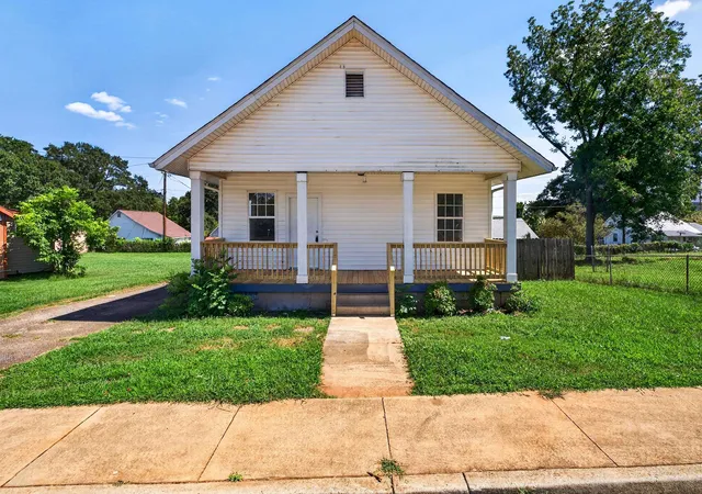 Single family home for sale at 12 S Main St, Duncan, SC 29334 | MLS# SPN341967