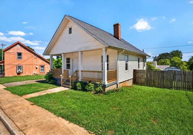 Photo 3 of Single family home for sale at 12 S Main St, Duncan, SC 29334 | MLS# SPN341967 | Listing updated on 2026-09-23