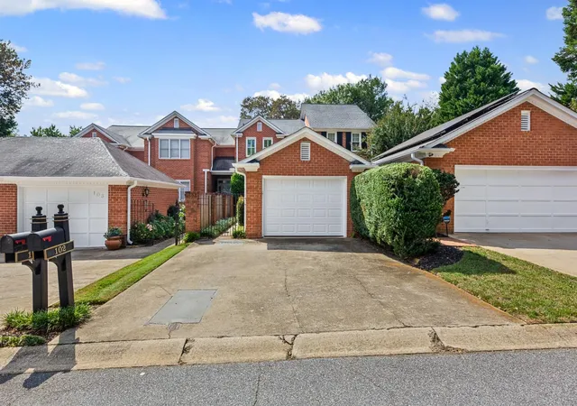 Photo 1 of Townhouse for sale at 102 Country Clb Ct, Spartanburg, SC 29302 | MLS# SPN341983 | Listing updated on 2026-09-23