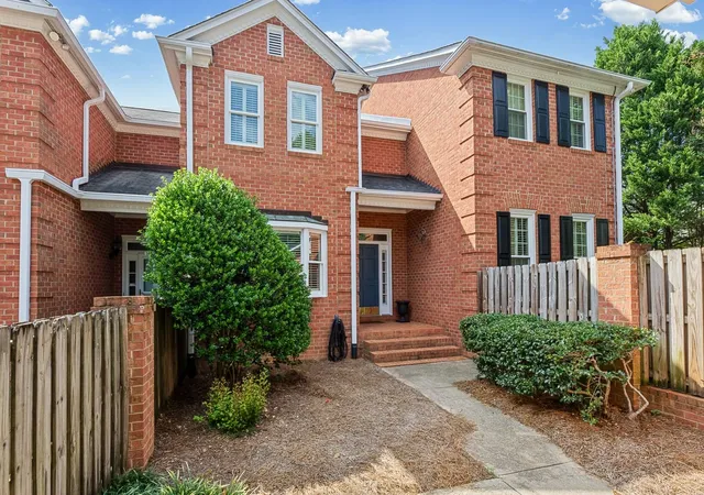 Photo 4 of Townhouse for sale at 102 Country Clb Ct, Spartanburg, SC 29302 | MLS# SPN341983 | Listing updated on 2026-09-23