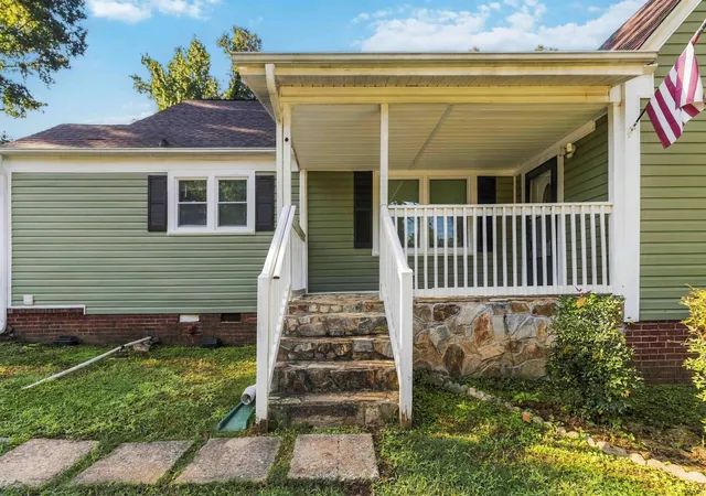 Photo 2 of Single family home for sale at 118 Briarwood Rd, Spartanburg, SC 29301 | MLS# SPN342005 | Listing updated on 2026-09-22