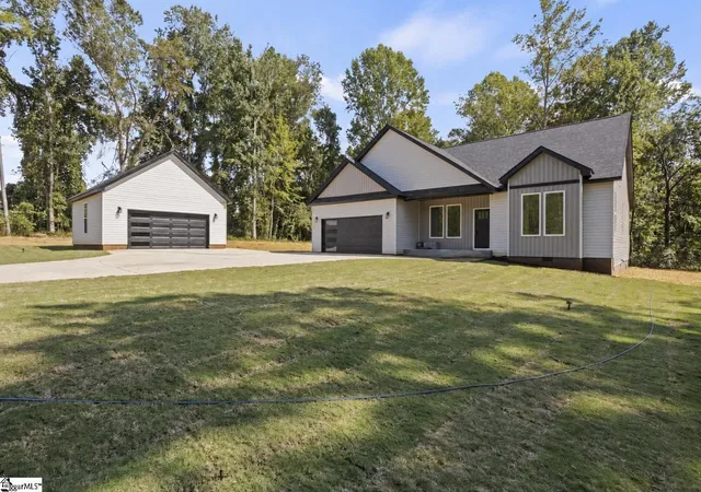 Photo 1 of Single family home for sale at 171 Easy St, Wellford, SC 29385 | MLS# SPN342013 | Listing updated on 2026-09-23