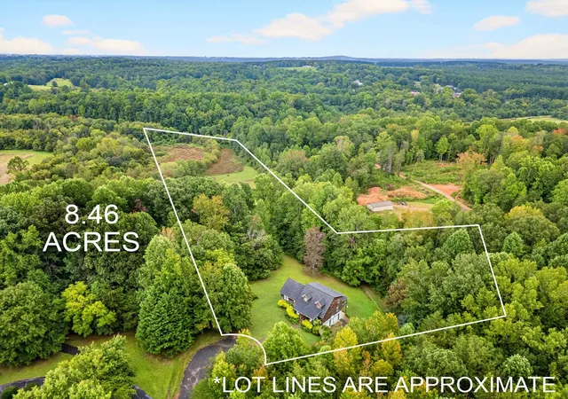 Photo 2 of Single family home for sale at 135 Pointe Dr, Campobello, SC 29322 | MLS# SPN342019 | Listing updated on 2026-09-23