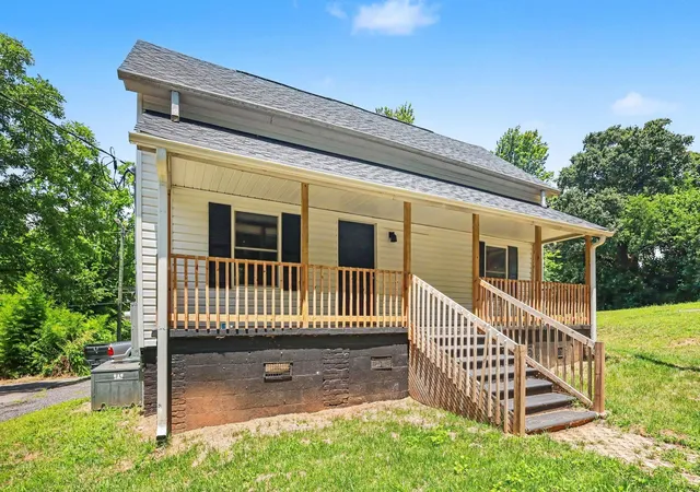 Photo 3 of Single family home for sale at 586 Hickory Dr, Startex, SC 29377 | MLS# SPN342041 | Listing updated on 2026-09-23