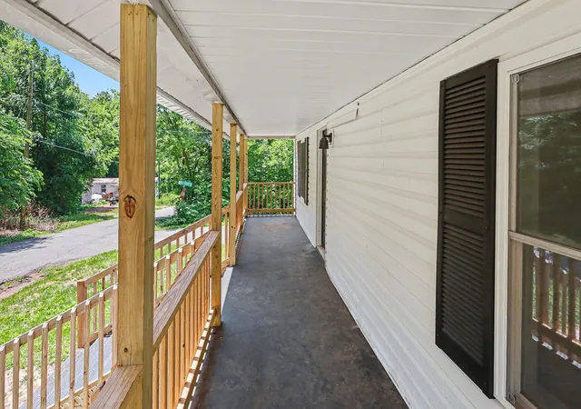 Photo 3 of Single family home for sale at 586 Hickory Dr, Startex, SC 29377 | MLS# SPN342041 | Listing updated on 2026-09-23