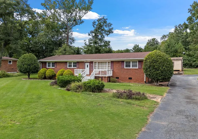 Photo 3 of Single family home for sale at 808 Primrose Ln, Spartanburg, SC 29303 | MLS# SPN342059 | Listing updated on 2026-09-23