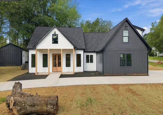 Photo 1 of Single family home for sale at 201 Maple St, Lyman, SC 29365 | MLS# SPN342060 | Listing updated on 2026-09-25
