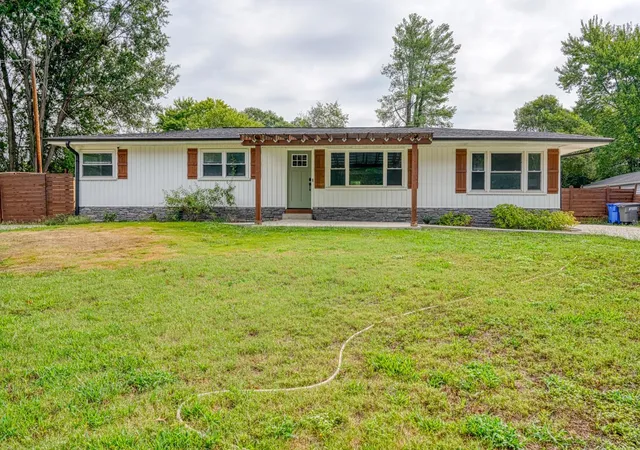 Photo 1 of Single family home for sale at 303 Watson Rd, Taylors, SC 29687 | MLS# SPN342101 | Listing updated on 2026-09-25