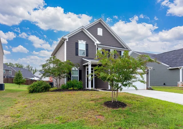 Photo 3 of Single family home for sale at 28 Wiltshire Cir, Easley, SC 29642 | MLS# SPN342102 | Listing updated on 2026-09-27