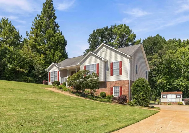 Photo 2 of Single family home for sale at 125 Woodcreek Dr, Spartanburg, SC 29303 | MLS# SPN342119 | Listing updated on 2026-09-24